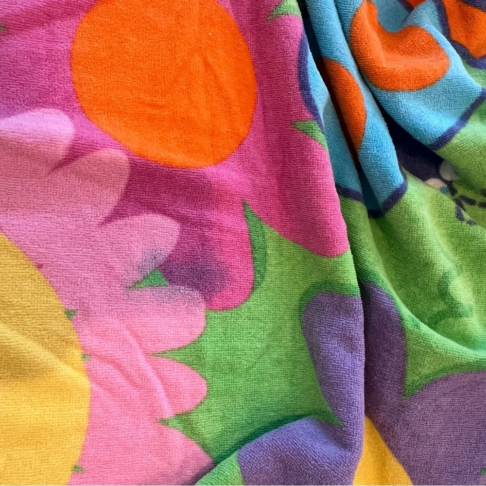 Vintage Looney Tunes Tweety Bird Flower Power Beach Towel Oversized 2000‎